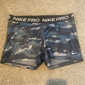 Women’s XL Nike Pro Navy Camo